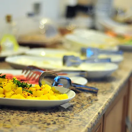 Yeniceri מלון 3*